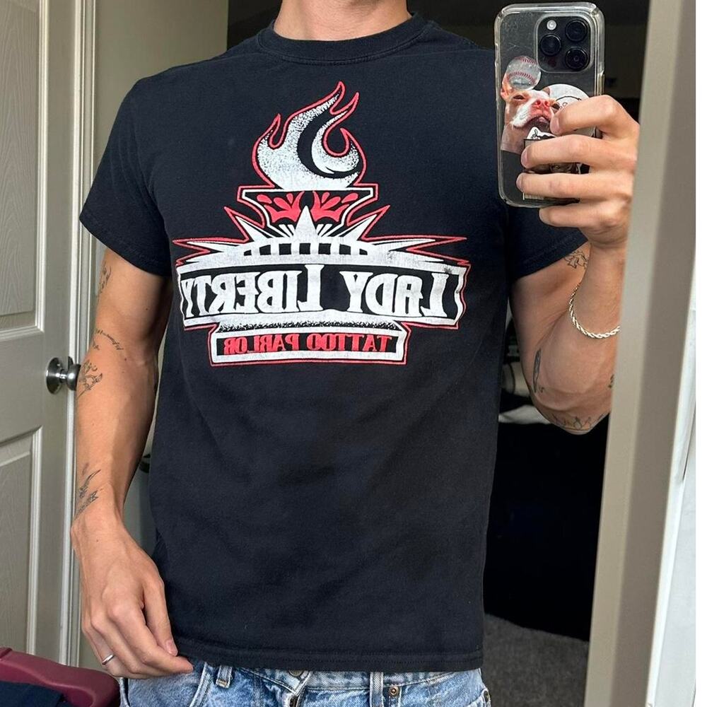 2000s Vintage Tattoo Shop Parlor Faded Fityed Graphic Tee